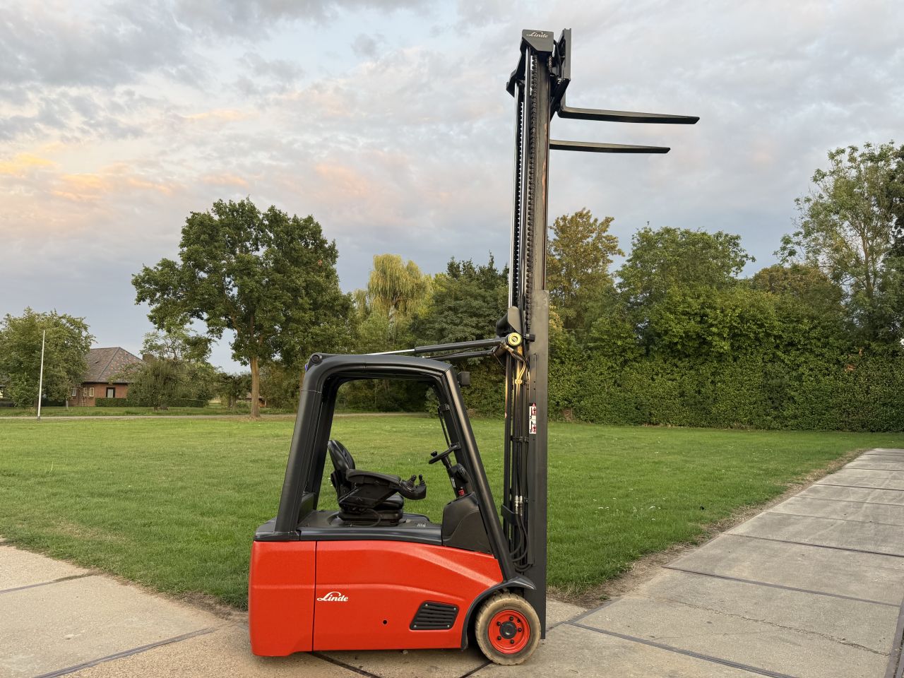 Linde 1600KG elektrisch - Sideshift - Doorkijkmast