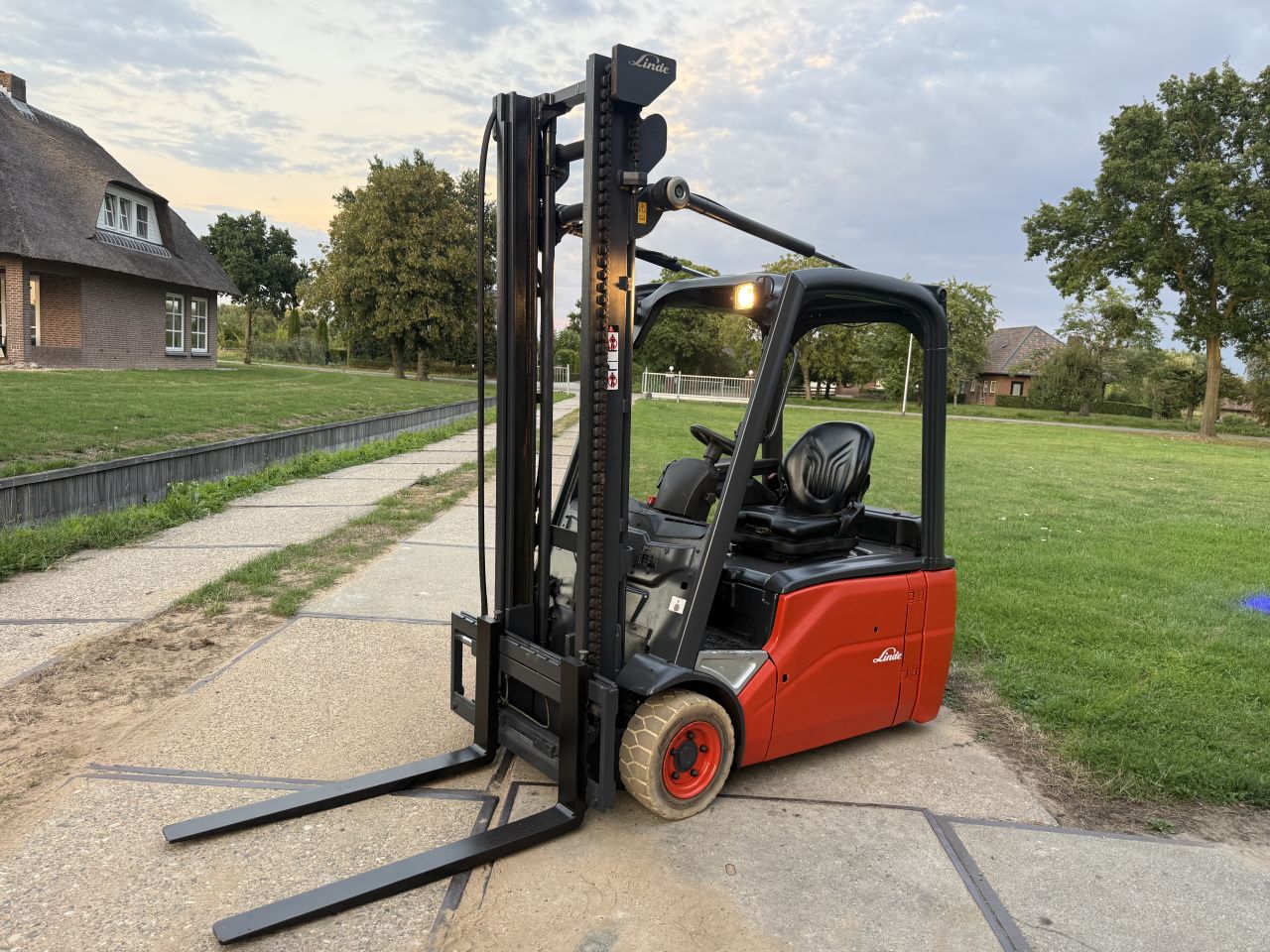 Linde 1600KG elektrisch - Sideshift - Doorkijkmast