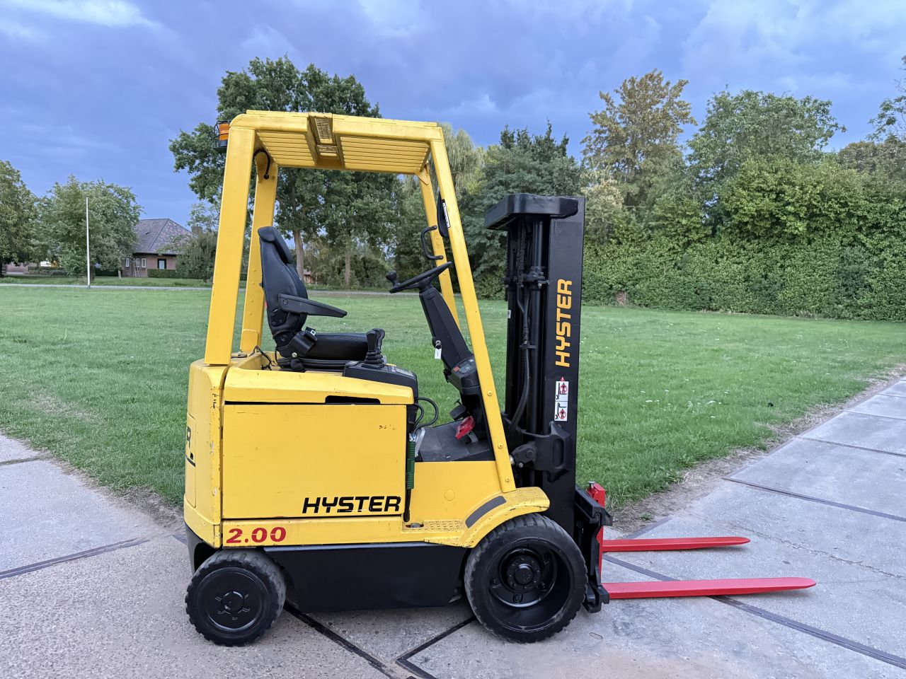 Compacte Hyster 2 tonner elektrisch triplo freelift Sideshift