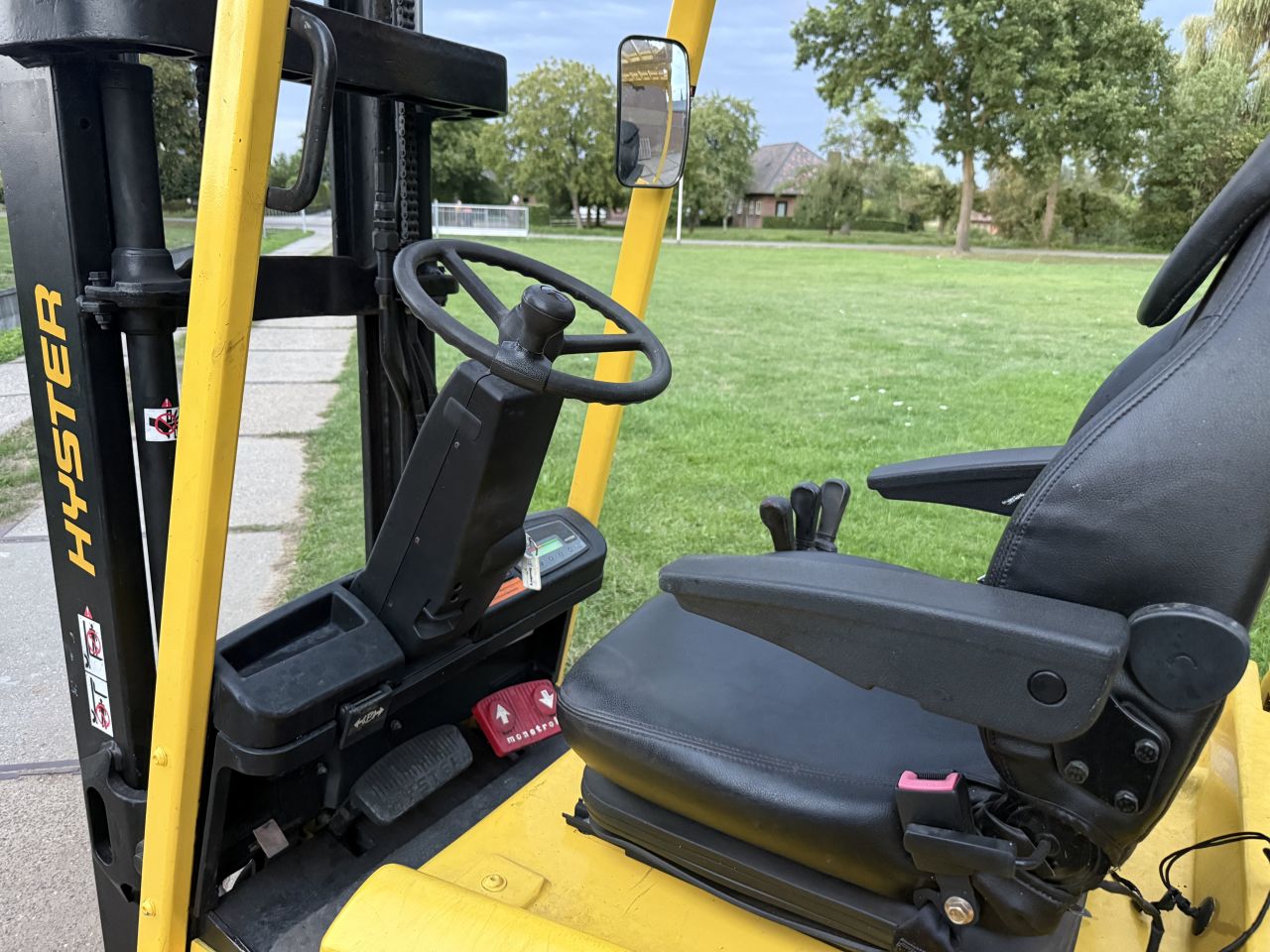 Compacte Hyster 2 tonner elektrisch triplo freelift Sideshift