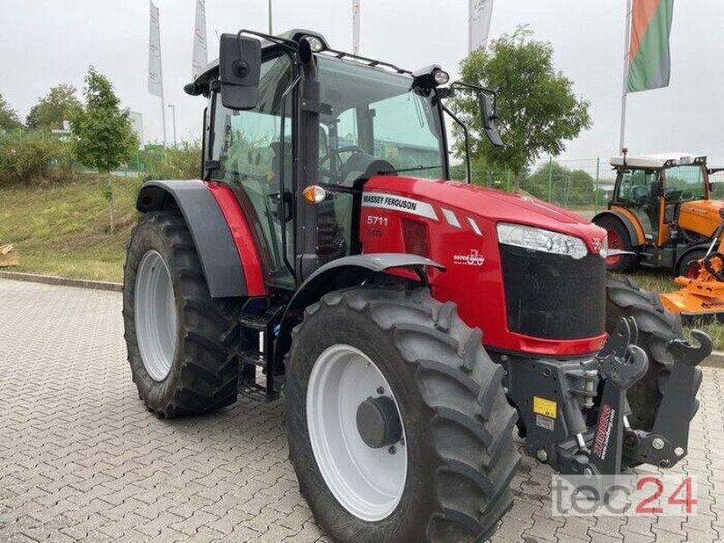 Massey Ferguson 5711 Dyna-4