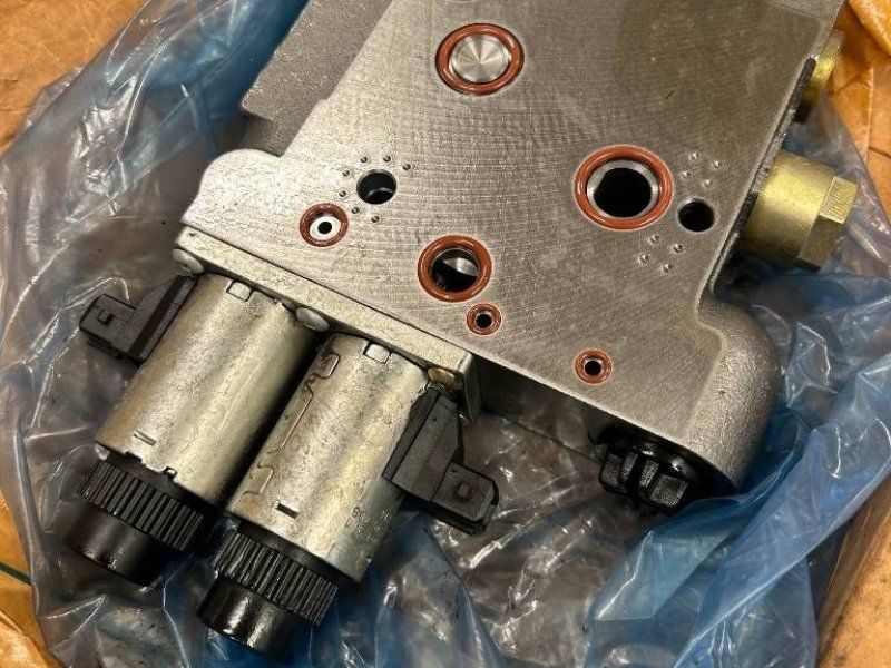 CNH Hydraulik ventil for lift