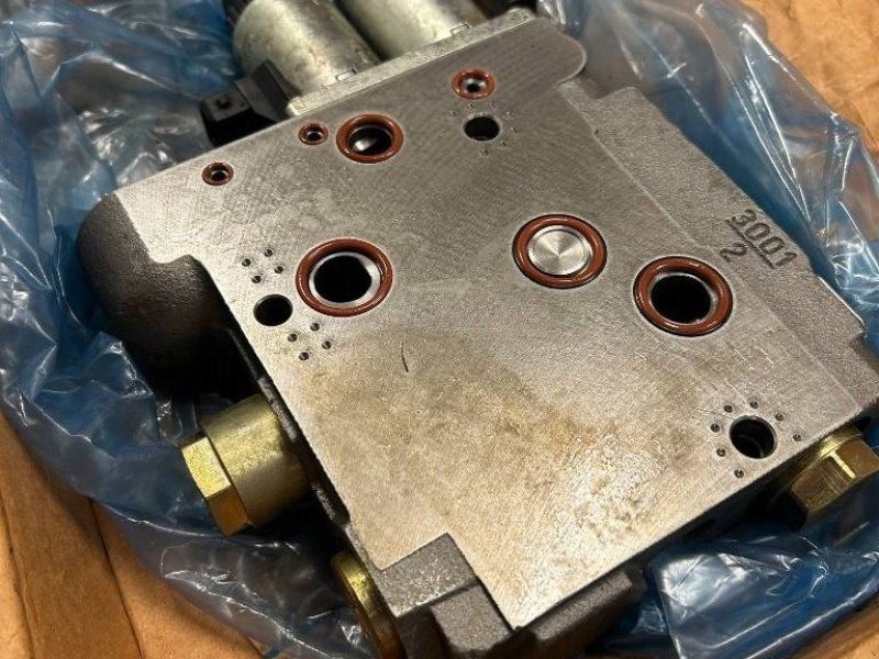 CNH Hydraulik ventil for lift