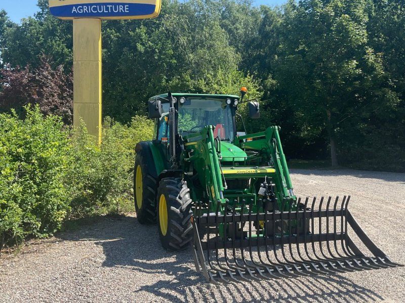 John Deere 5070M