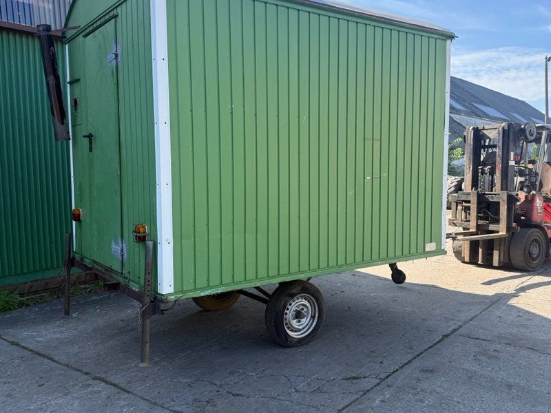 Anhänger Eduard Waldarbeiterschutzwagen/Bauwagen