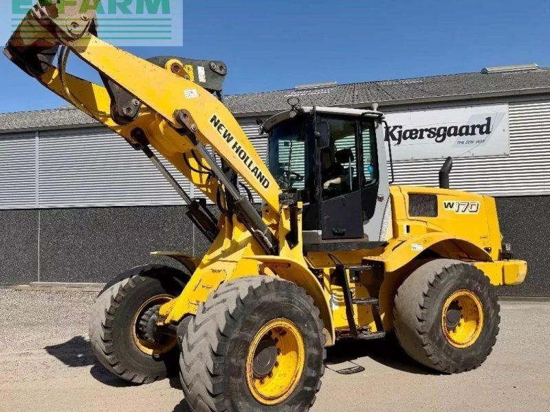 New Holland w 170