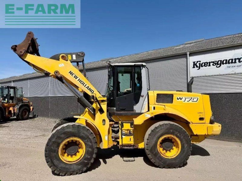New Holland w 170