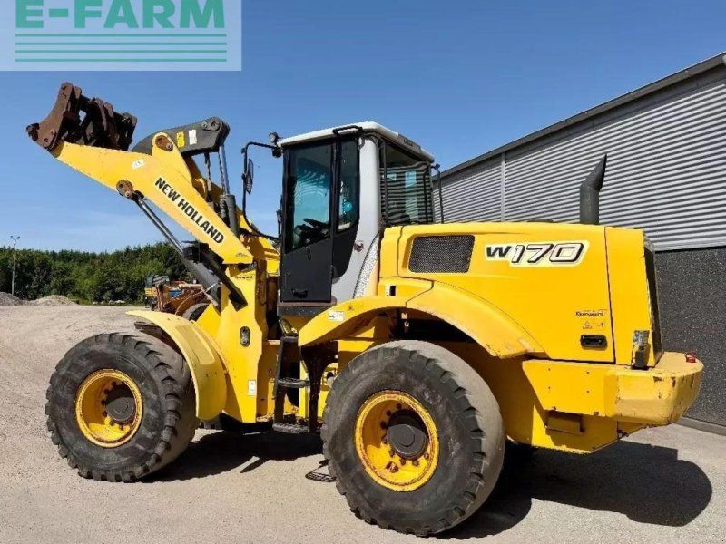 New Holland w 170