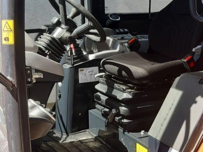 Kubota R090
