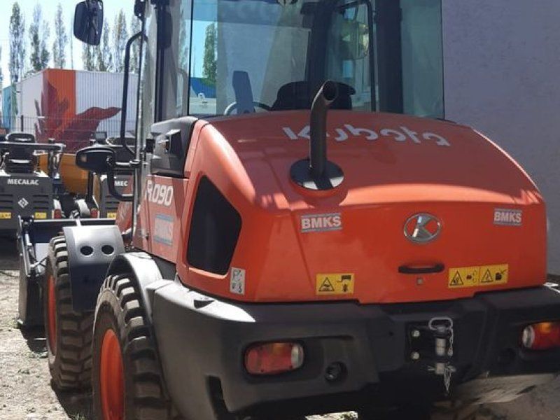 Kubota R090