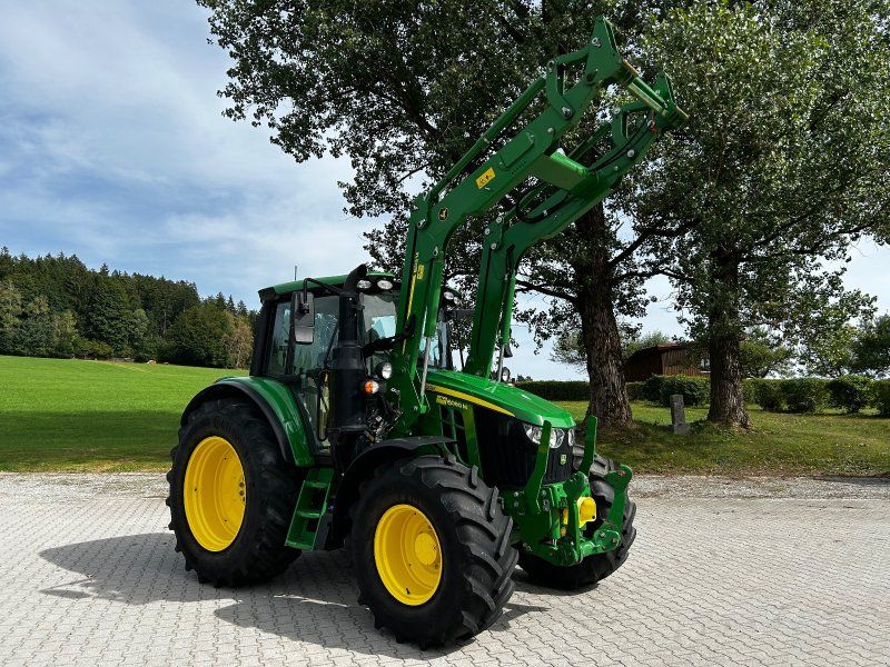 John Deere 6090M