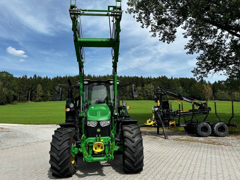 John Deere 6090M