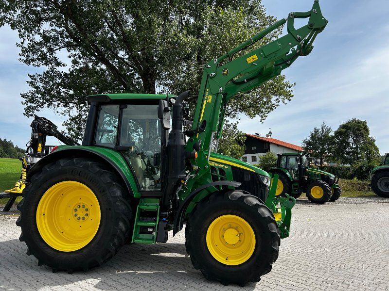 John Deere 6090M