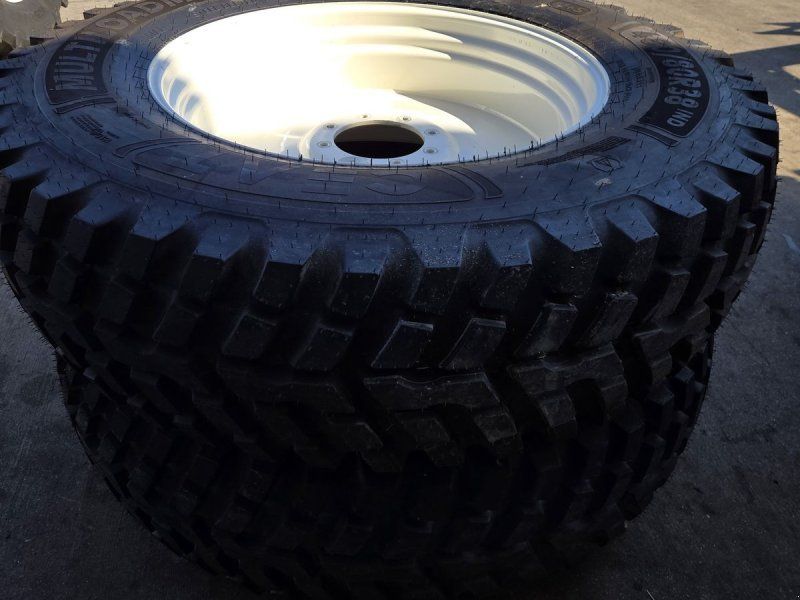 Kompletträder Ceat 480/80R38 und 440/80R24