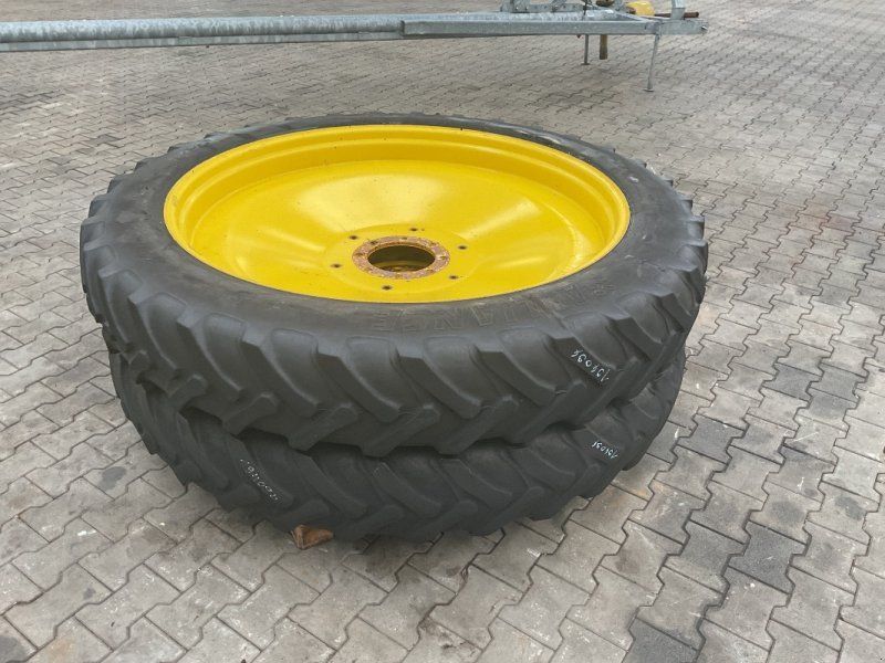 Alliance 300/95R52