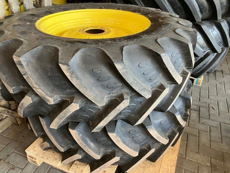 BKT 420/85R30