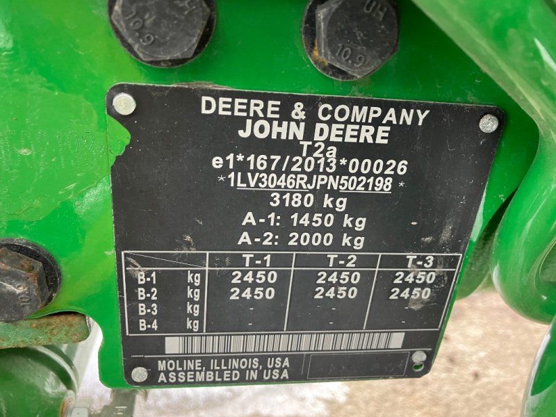 John Deere 3046R
