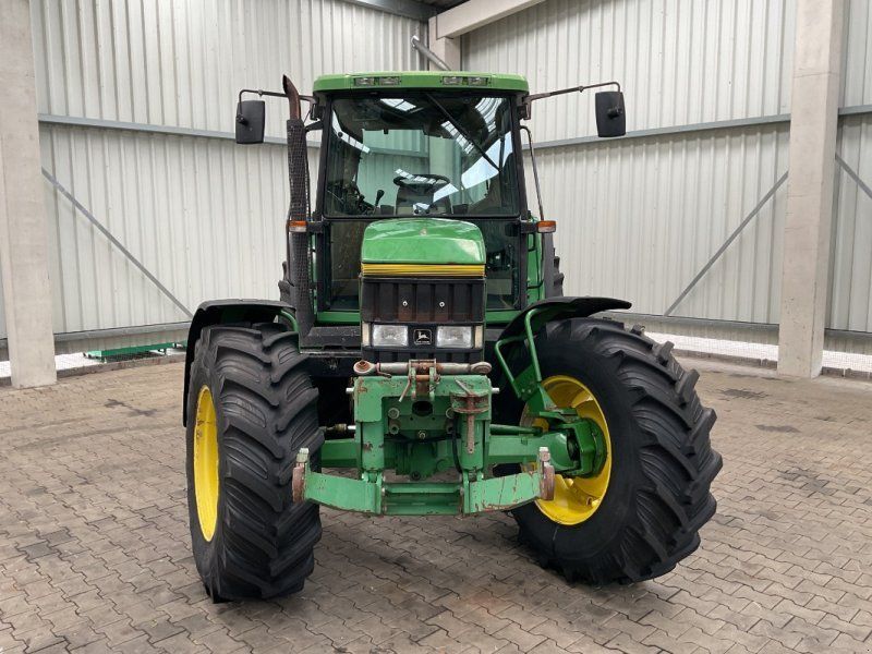 John Deere 6800