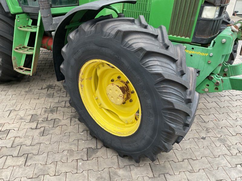 John Deere 6800