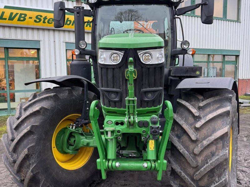 John Deere 6R 215