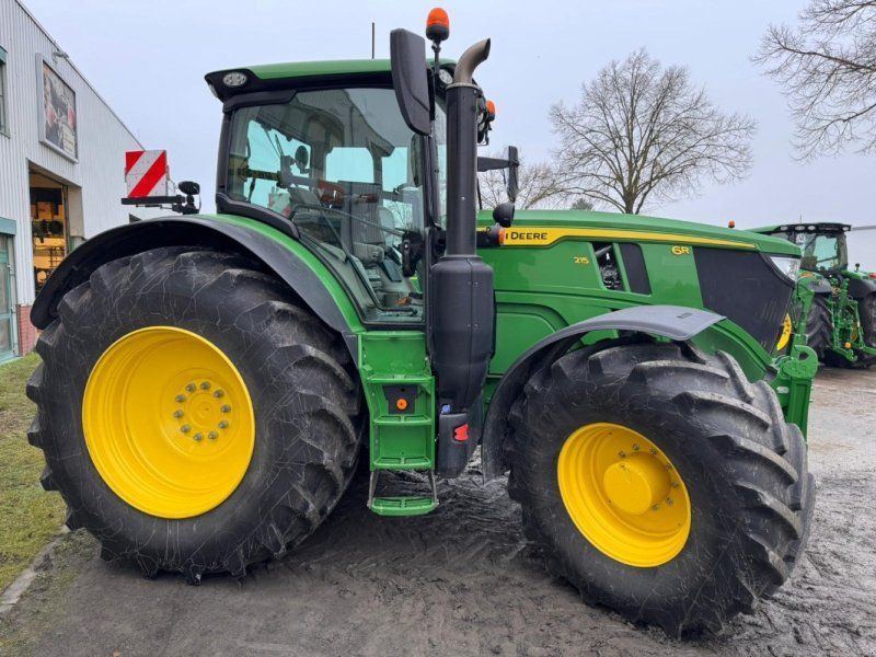John Deere 6R 215