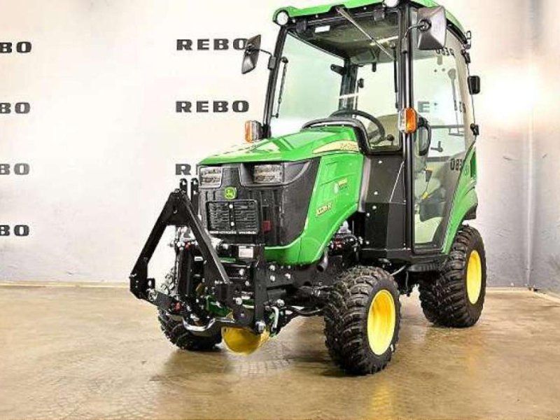 John Deere 1026R TRAKTOR