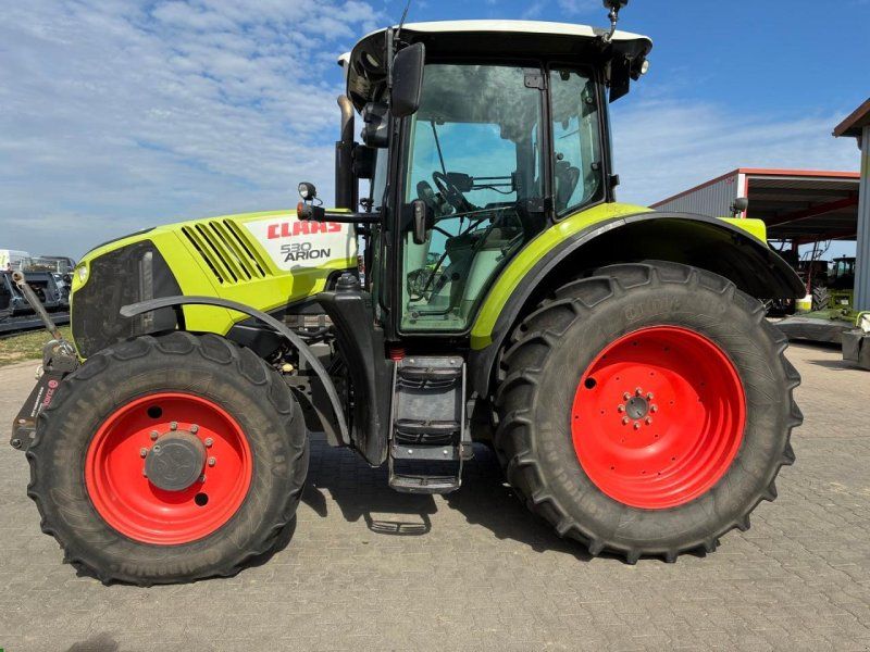 Claas Arion 530