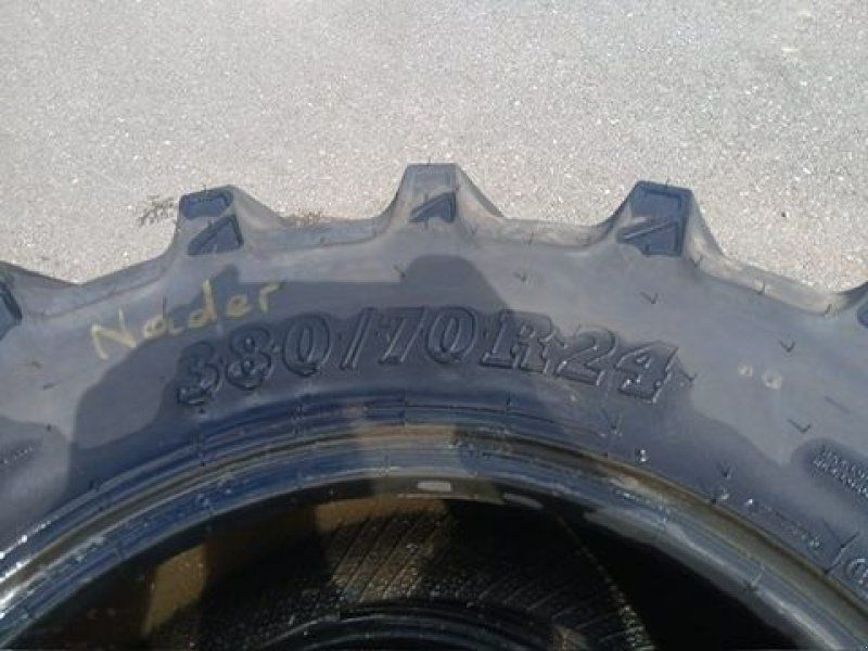 BKT 380/70R24 Agrimax RT765
