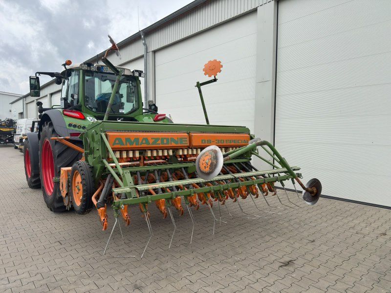 Amazone Rüttelegge RE 30 + D8-30 Spezial