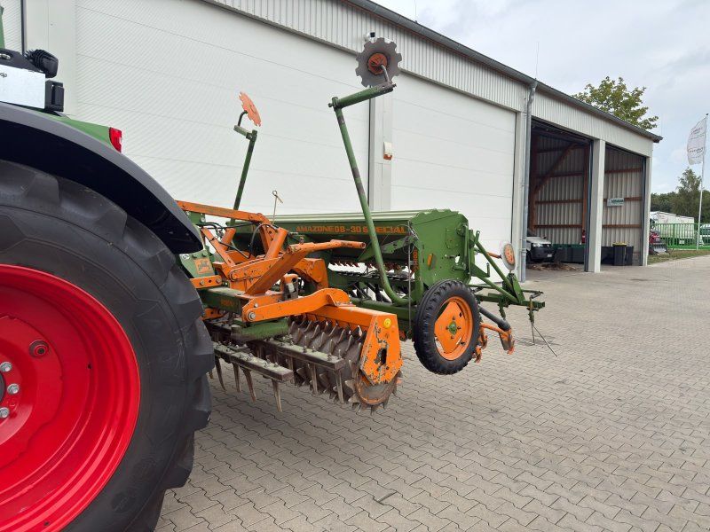 Amazone Rüttelegge RE 30 + D8-30 Spezial