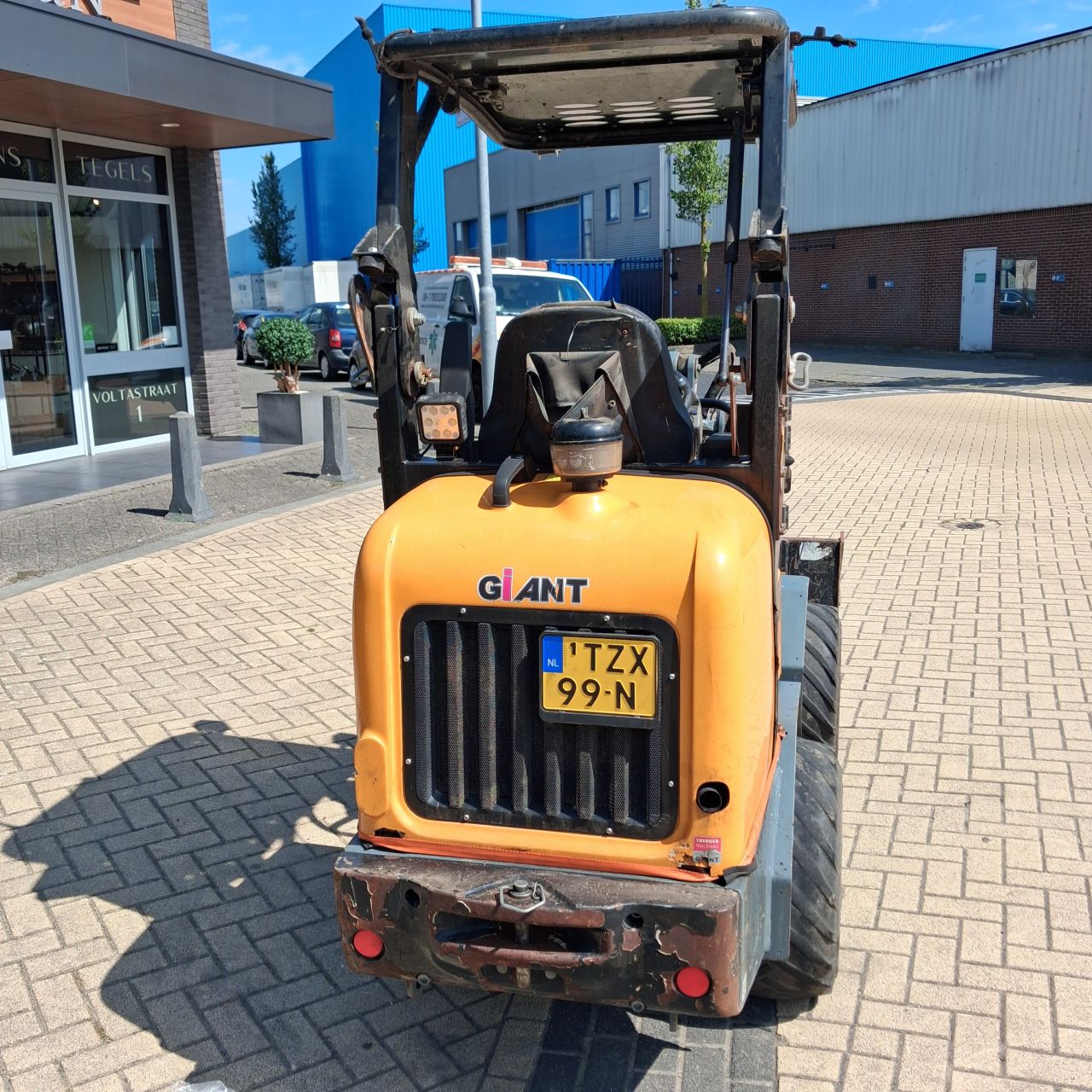 Giant D263 SW Minishovel