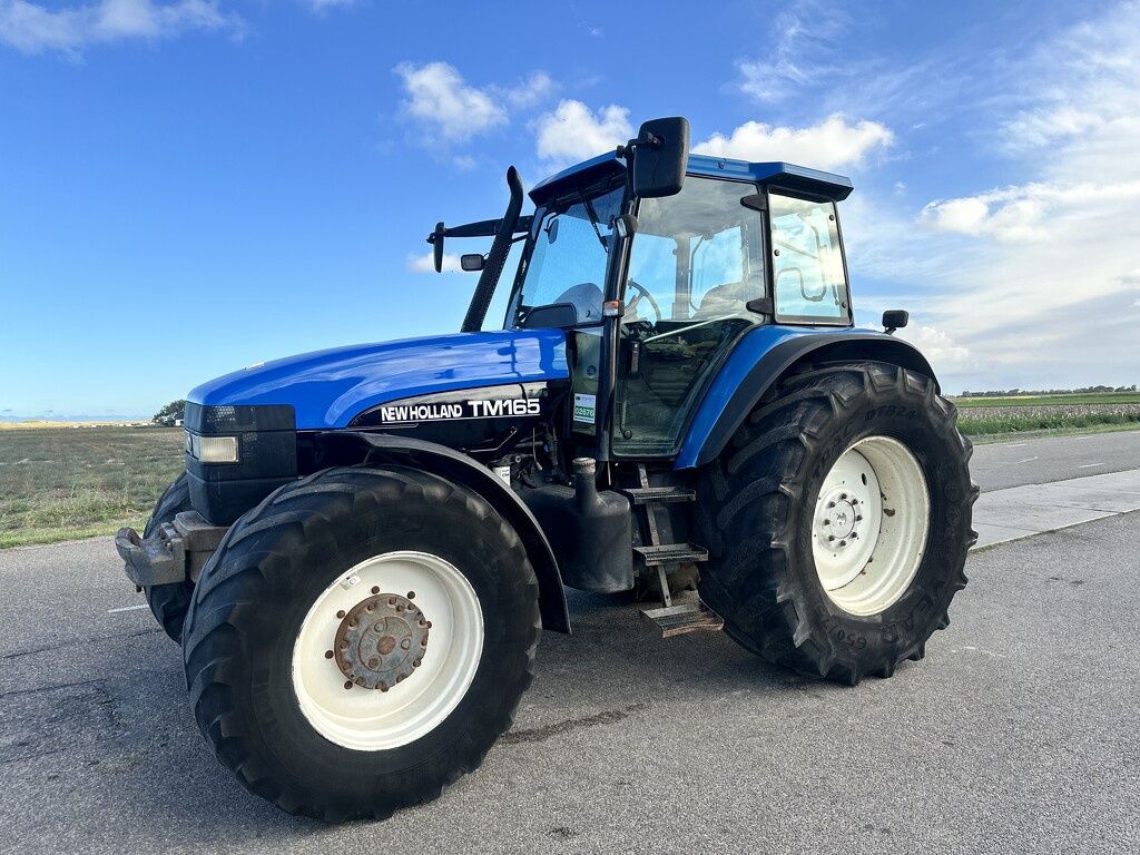 New Holland TM 165