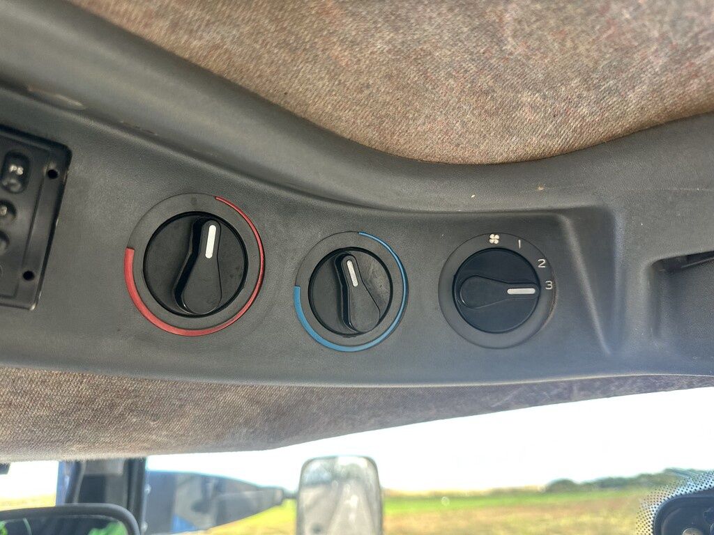 New Holland TM 165