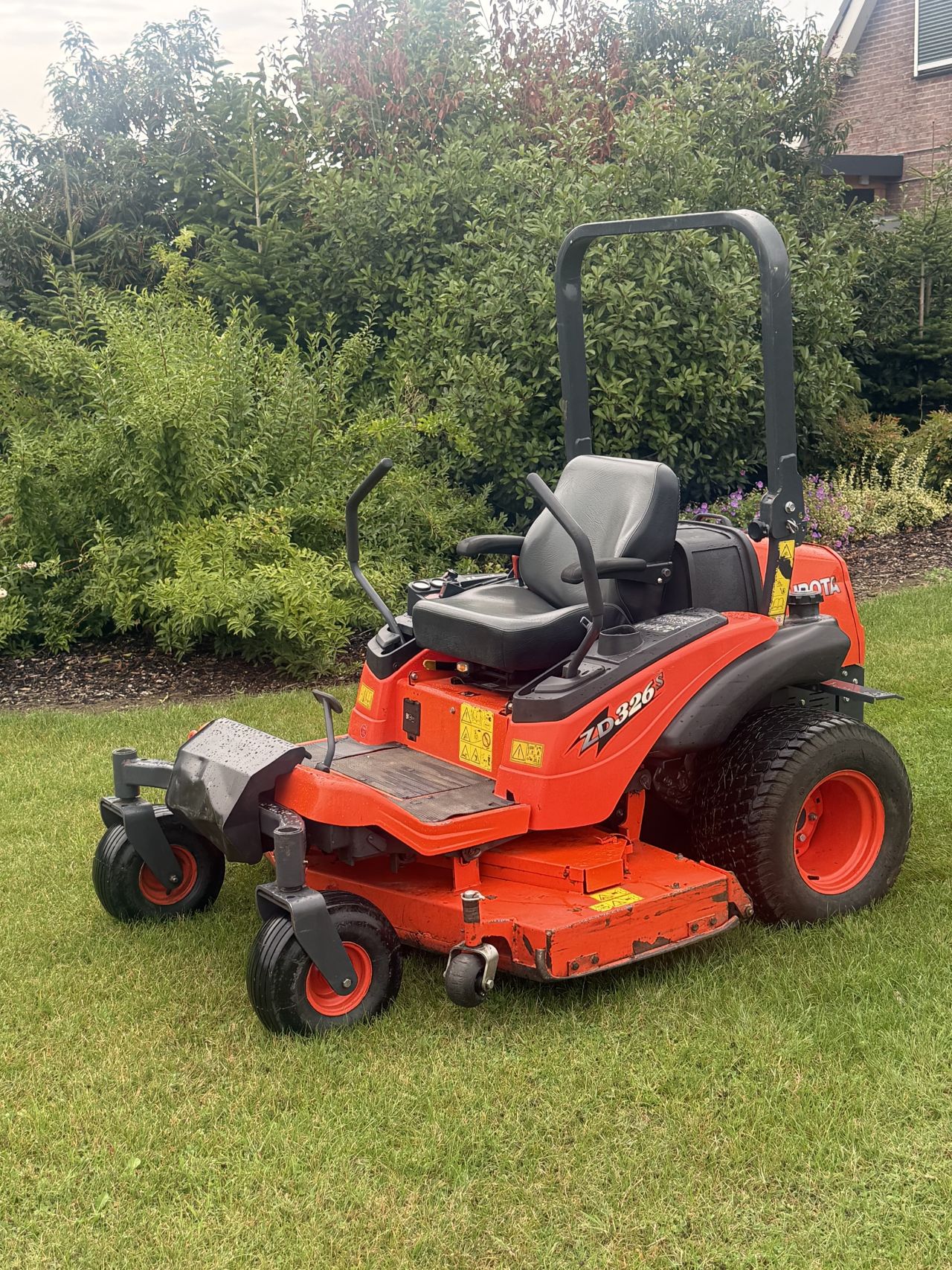 Kubota ZD326S Zero Turn Diesel Maaier – 25 PK – 152 cm