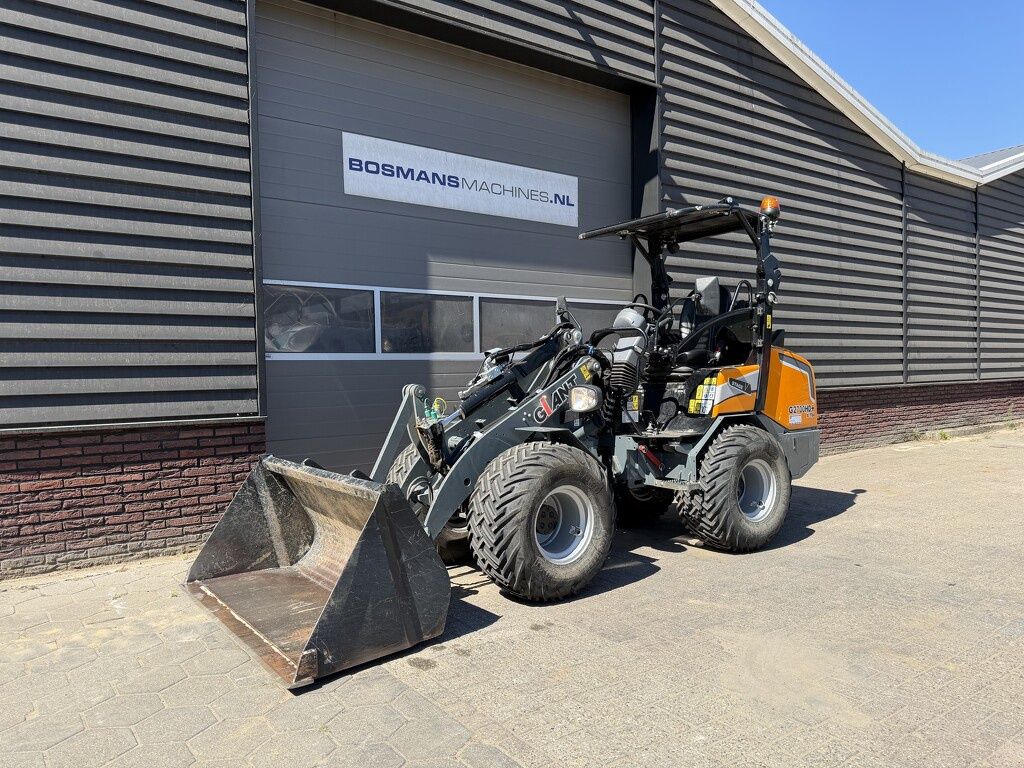 Giant G2700 X-TRA HD+ minishovel / kniklader 2024 350 uur