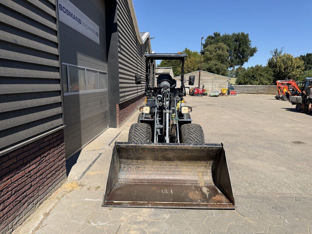 Giant G2700 X-TRA HD+ minishovel / kniklader 2024 350 uur