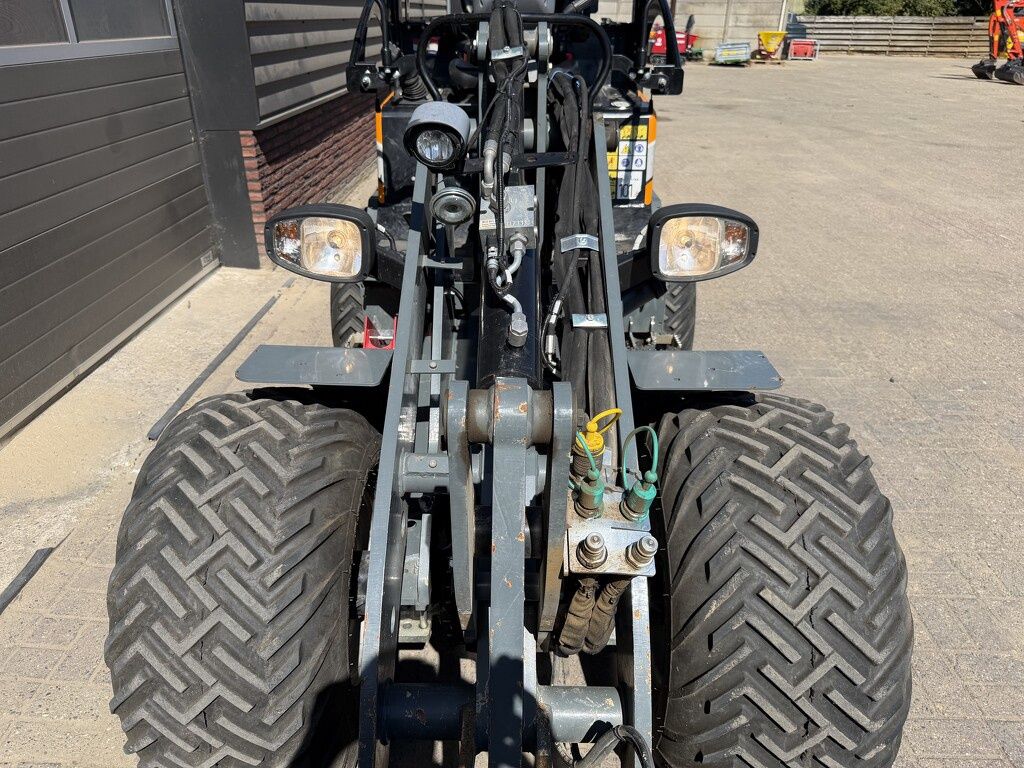 Giant G2700 X-TRA HD+ minishovel / kniklader 2024 350 uur