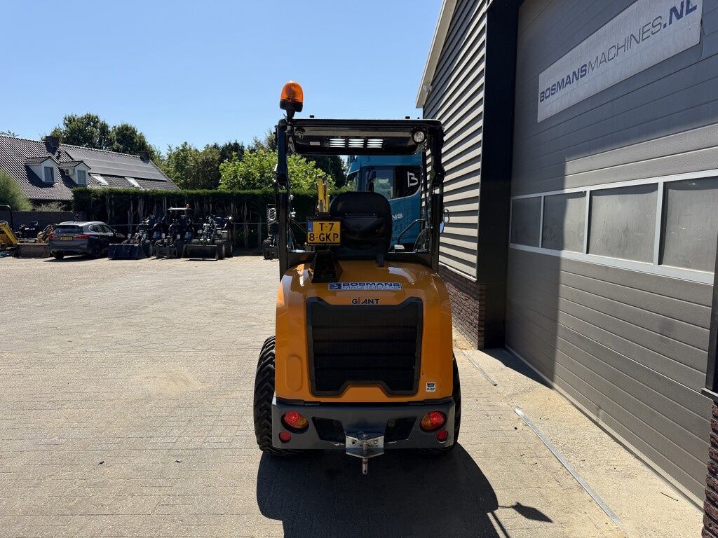 Giant G2700 X-TRA HD+ minishovel / kniklader 2024 350 uur