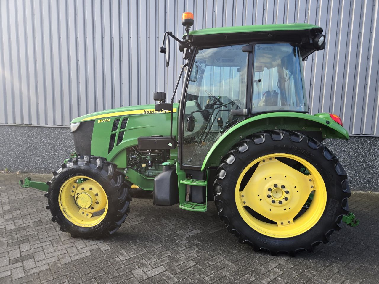 2015 John Deere 5100 M airco front hef en aftakas 40KMH 100 PK