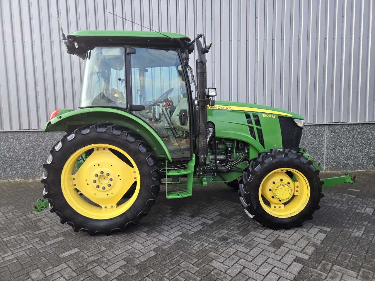2015 John Deere 5100 M airco front hef en aftakas 40KMH 100 PK