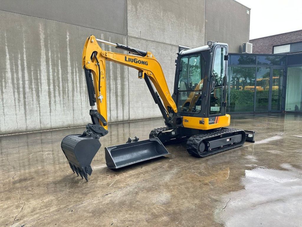 Crawler excavator LiuGong 9027 FZTS Diesel 2026