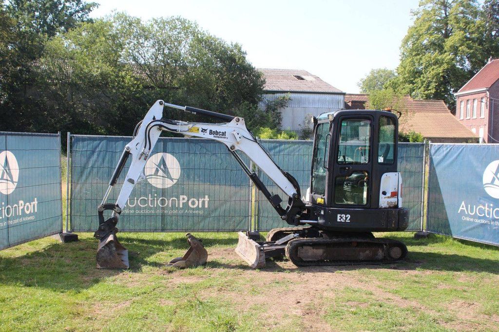 Rupsgraafmachine Bobcat E32 Diesel 24kW 2016
