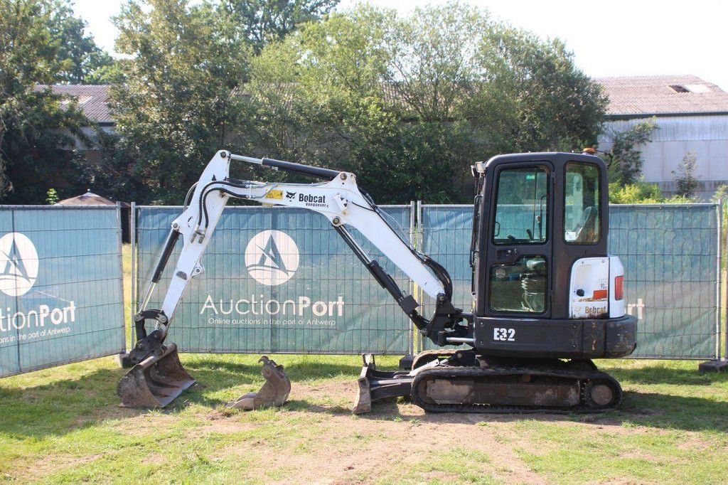 Rupsgraafmachine Bobcat E32 Diesel 24kW 2016