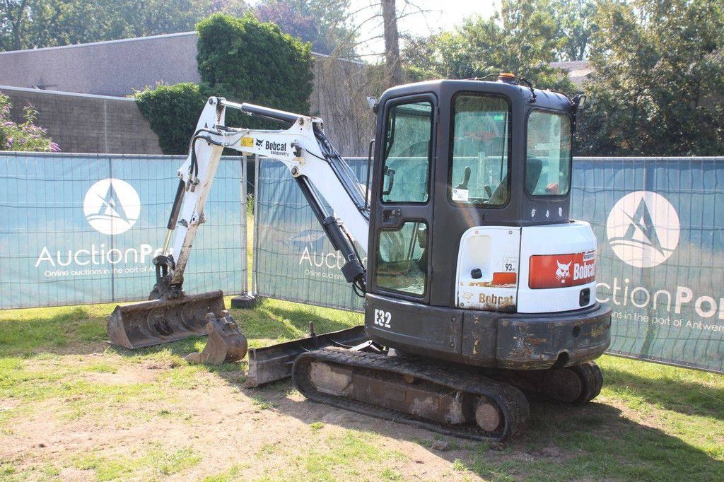 Rupsgraafmachine Bobcat E32 Diesel 24kW 2016