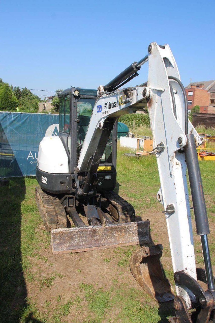 Rupsgraafmachine Bobcat E32 Diesel 24kW 2016