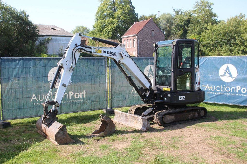 Rupsgraafmachine Bobcat E32 Diesel 24kW 2016