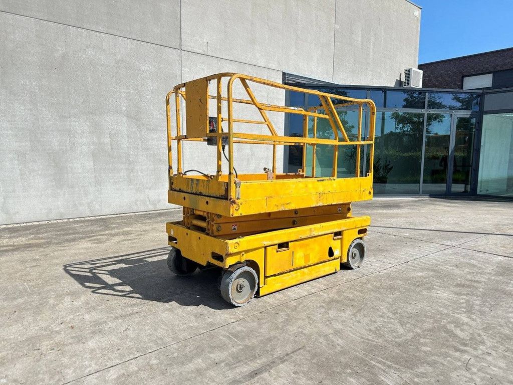 Scissor lift Haulotte Compact 8 Electric 2006