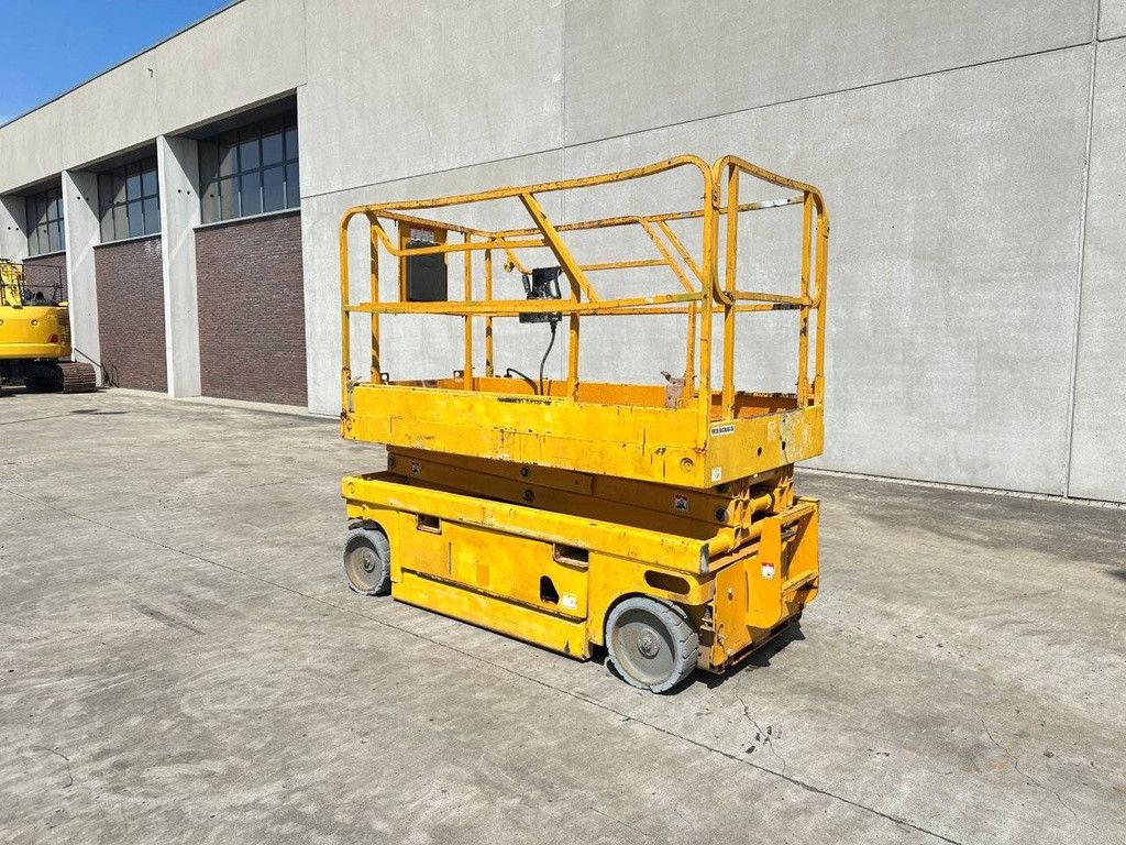 Scissor lift Haulotte Compact 8 Electric 2006