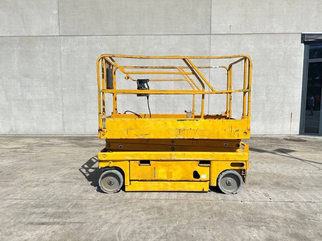 Scissor lift Haulotte Compact 8 Electric 2006