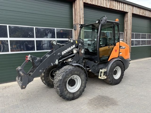 Giant Doosan / Develon G5000 DL80